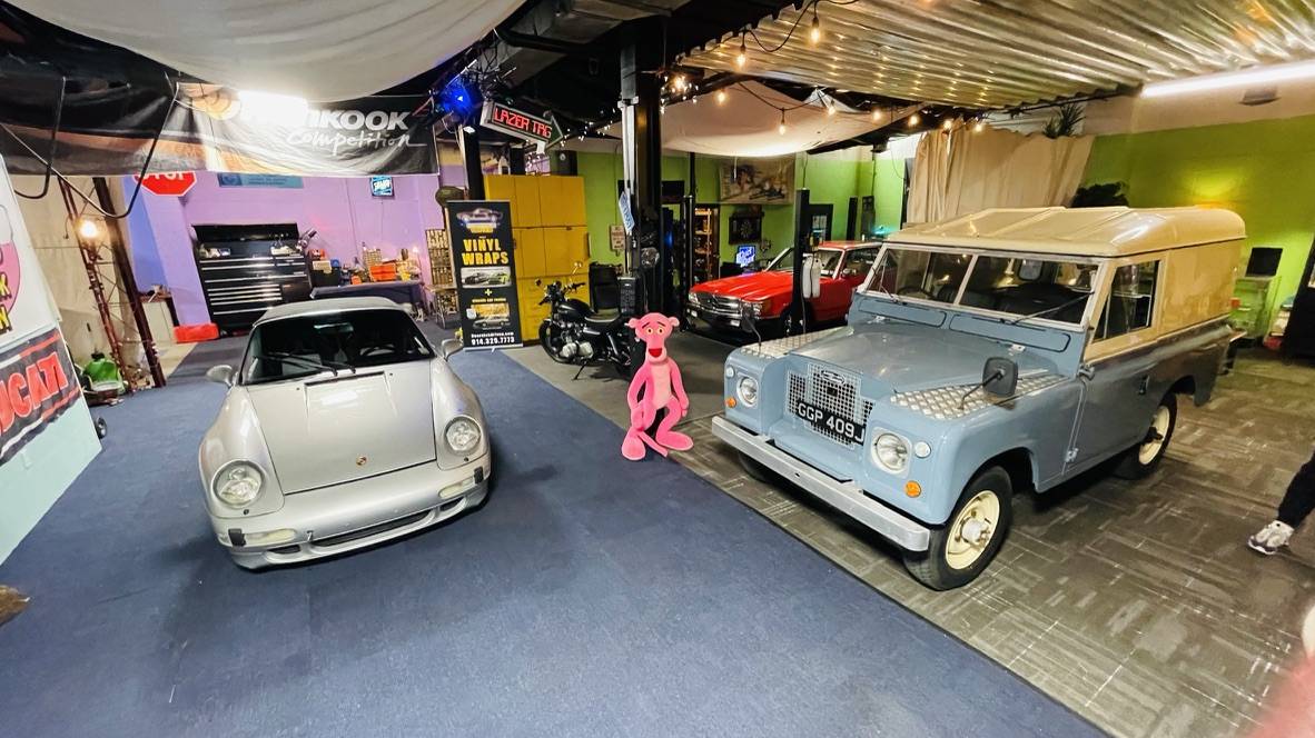 Land-rover-defender-1980-white-15