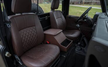 Land-rover-defender-1980-white-17