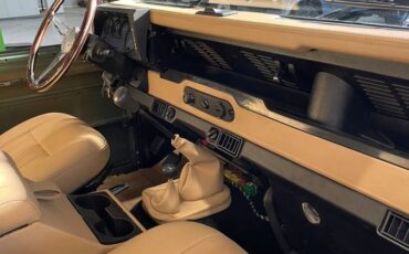 Land-rover-defender-1980-white-3