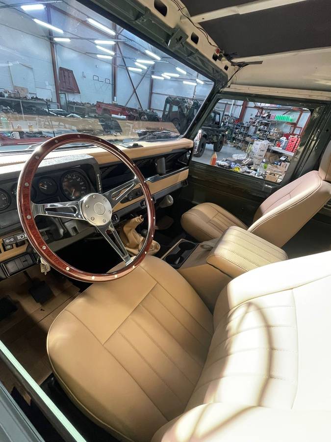 Land-rover-defender-1980-white-4