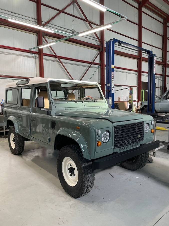 Land-rover-defender-1980-white-5