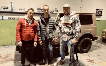 Land-rover-defender-1980-white-6