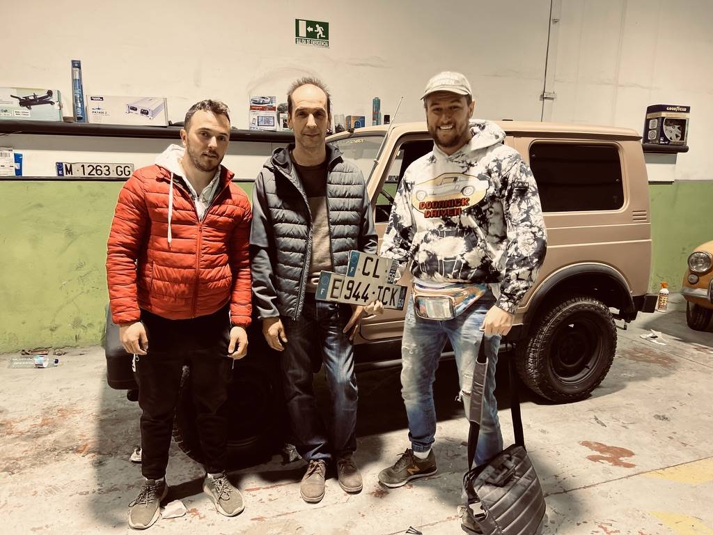 Land-rover-defender-1980-white-6