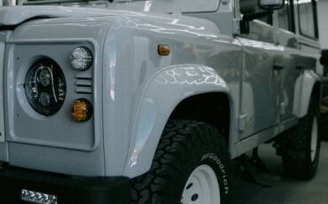 Land-rover-defender-1980-white-7