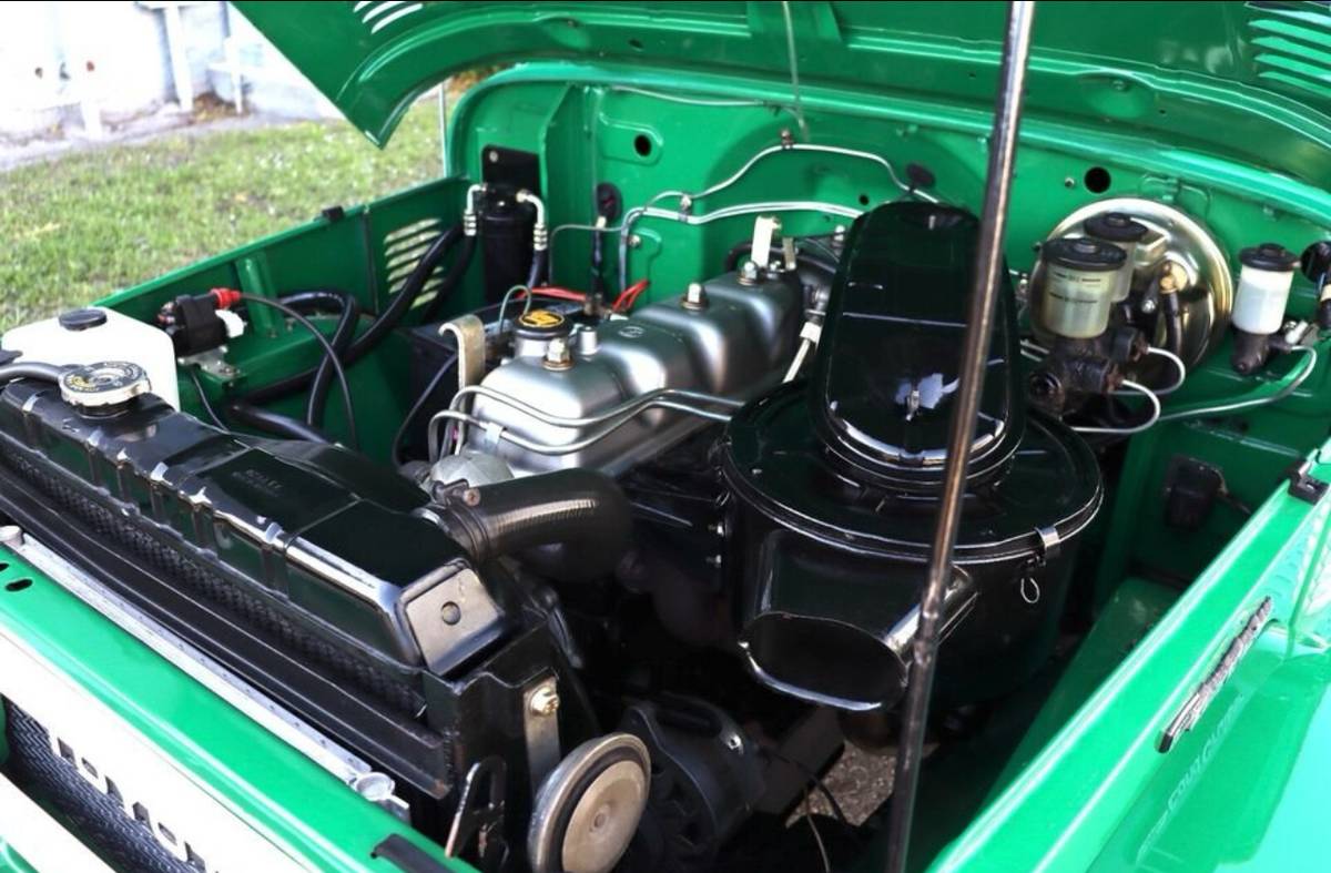 Land-rover-defender-1980-white-8