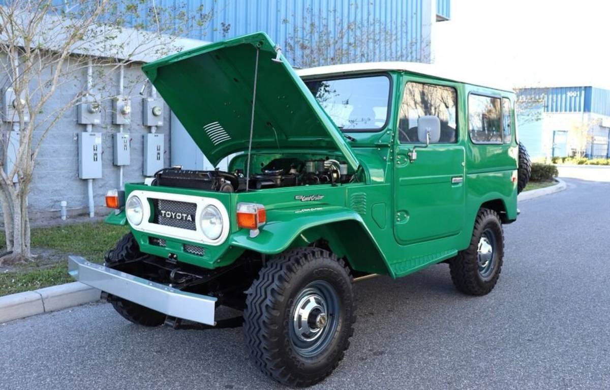 Land-rover-defender-1980-white-9