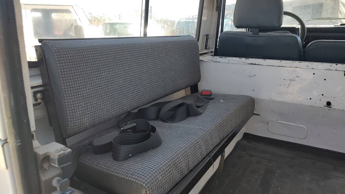 Land-rover-defender-90-diesel-1993-white-10
