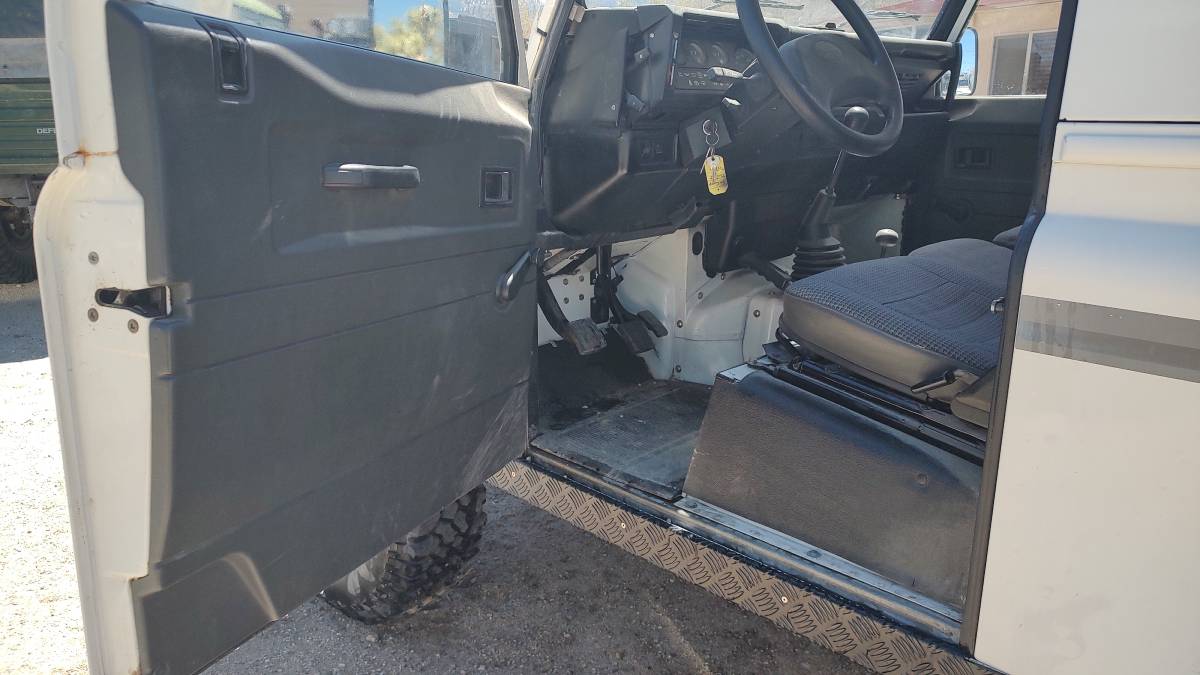 Land-rover-defender-90-diesel-1993-white-7