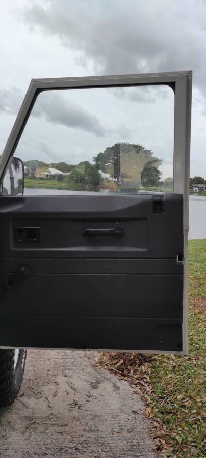 Land-rover-defender-90-diesel-1995-white-12