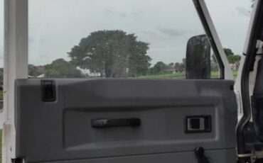 Land-rover-defender-90-diesel-1995-white-19