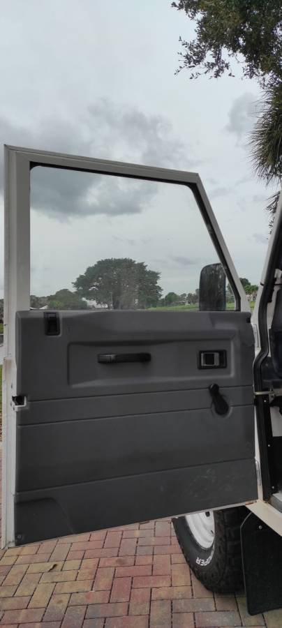 Land-rover-defender-90-diesel-1995-white-19