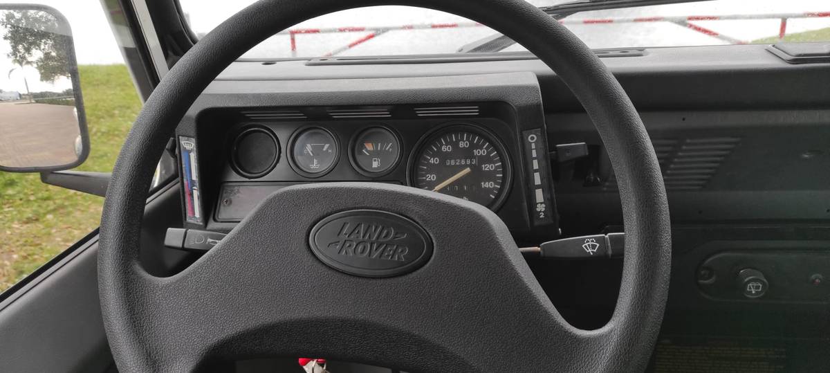 Land-rover-defender-90-diesel-1995-white-25