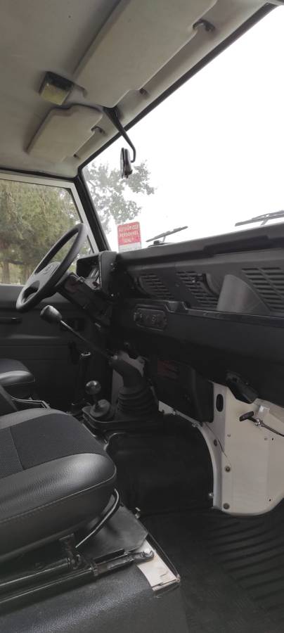 Land-rover-defender-90-diesel-1995-white-28