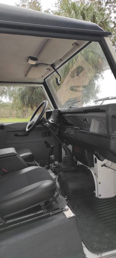 Land-rover-defender-90-diesel-1995-white-3