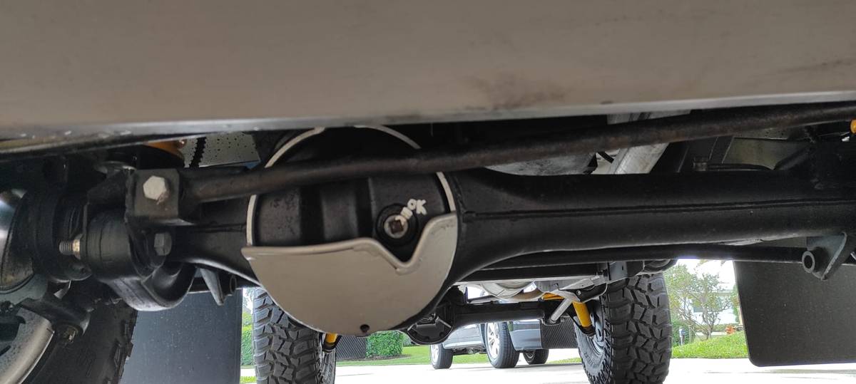 Land-rover-defender-90-diesel-1995-white-36