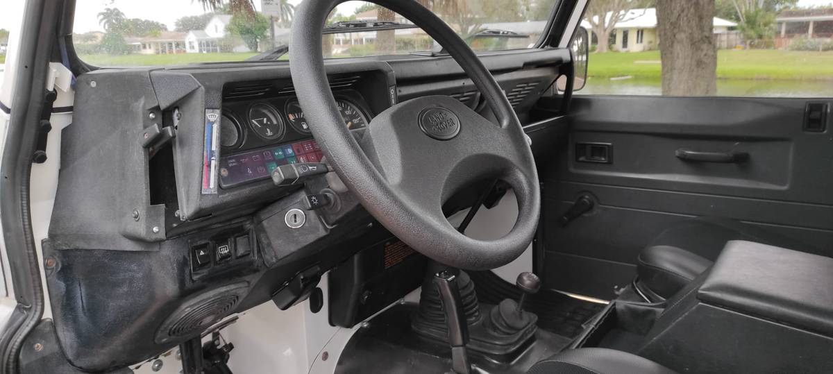 Land-rover-defender-90-diesel-1995-white-46
