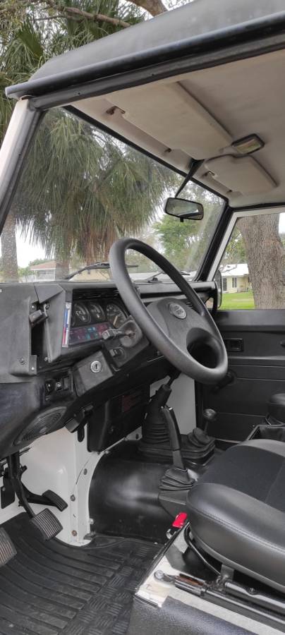 Land-rover-defender-90-diesel-1995-white-47