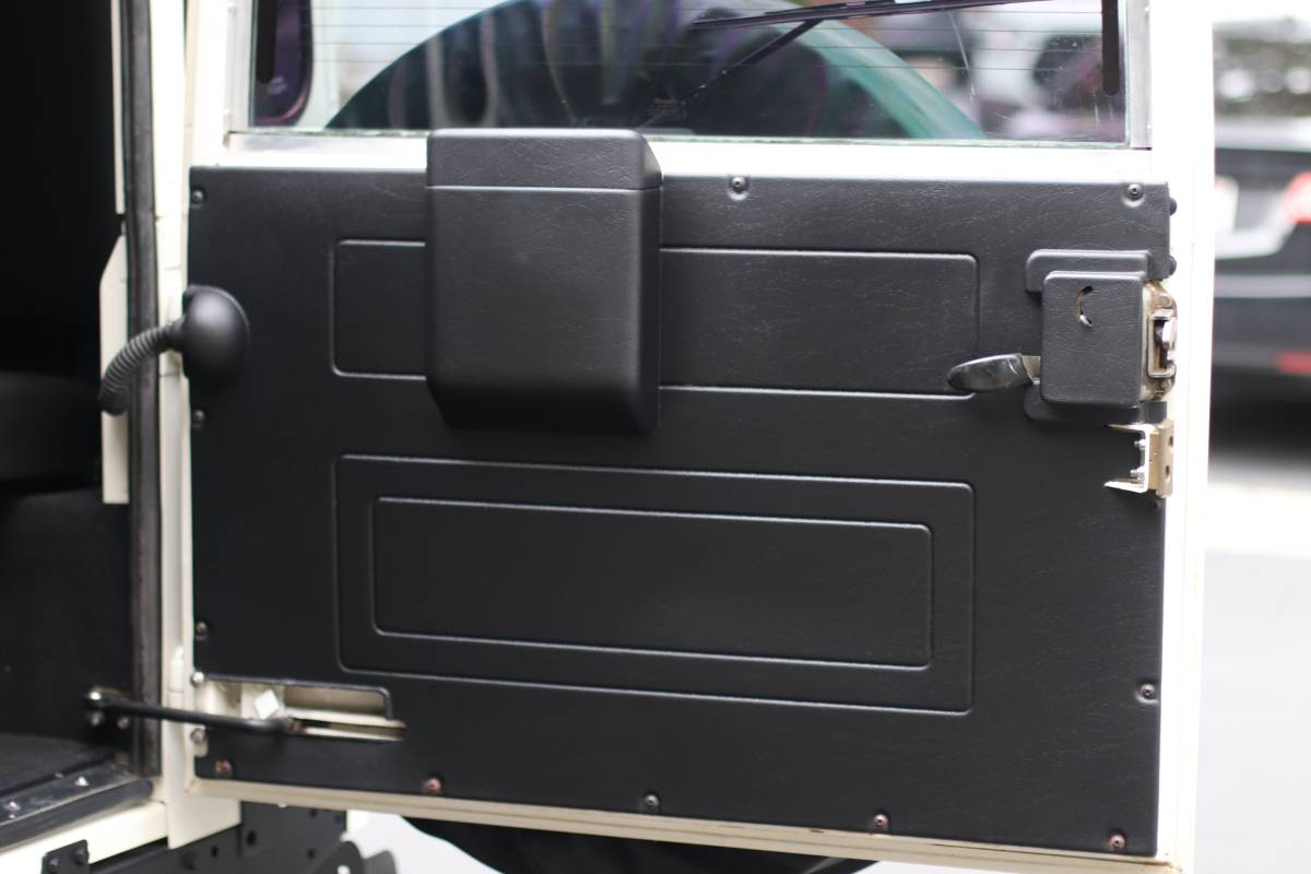 Land-rover-defender-diesel-1988-white-13
