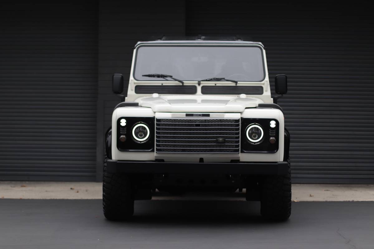 Land-rover-defender-diesel-1988-white-17