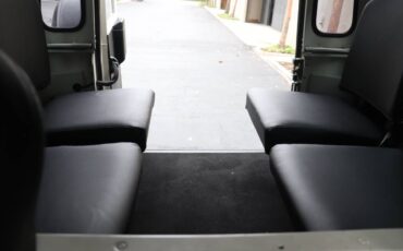 Land-rover-defender-diesel-1988-white-2