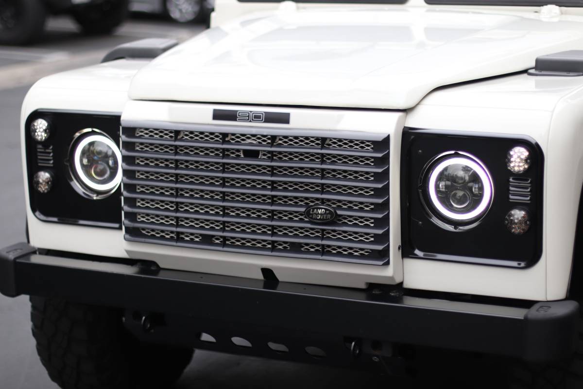 Land-rover-defender-diesel-1988-white-23