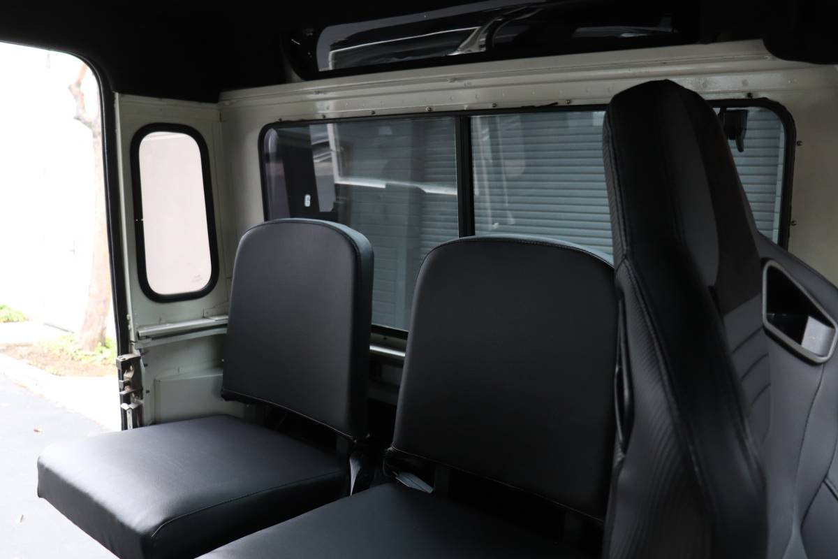 Land-rover-defender-diesel-1988-white-3