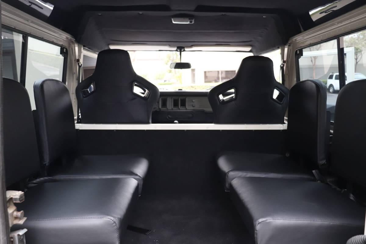 Land-rover-defender-diesel-1988-white-5