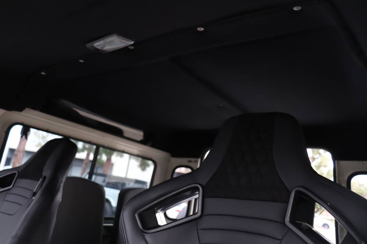 Land-rover-defender-diesel-1988-white-6