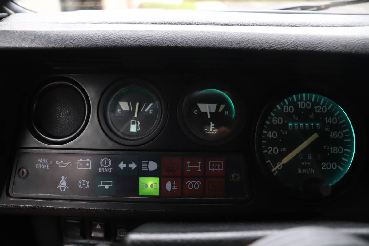 Land-rover-defender-diesel-1988-white-8