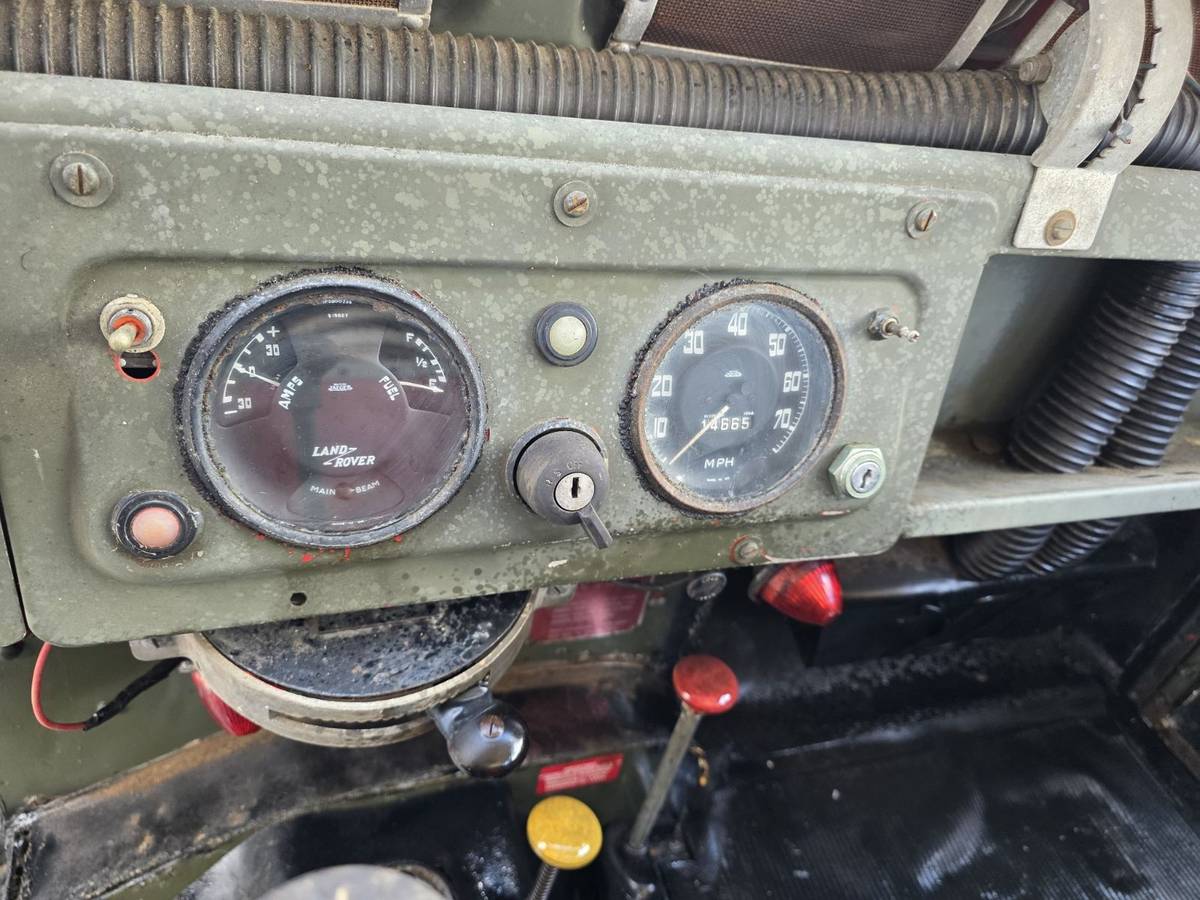 Land-rover-series-2-1966-green-23