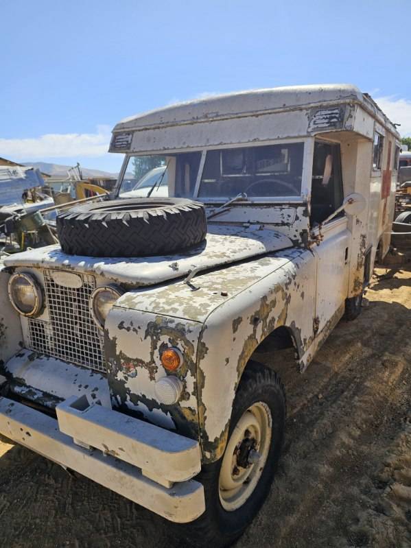 Land-rover-series-2-1967-white-2