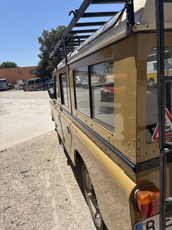 Land-rover-series-iii-109-diesel-1981-12