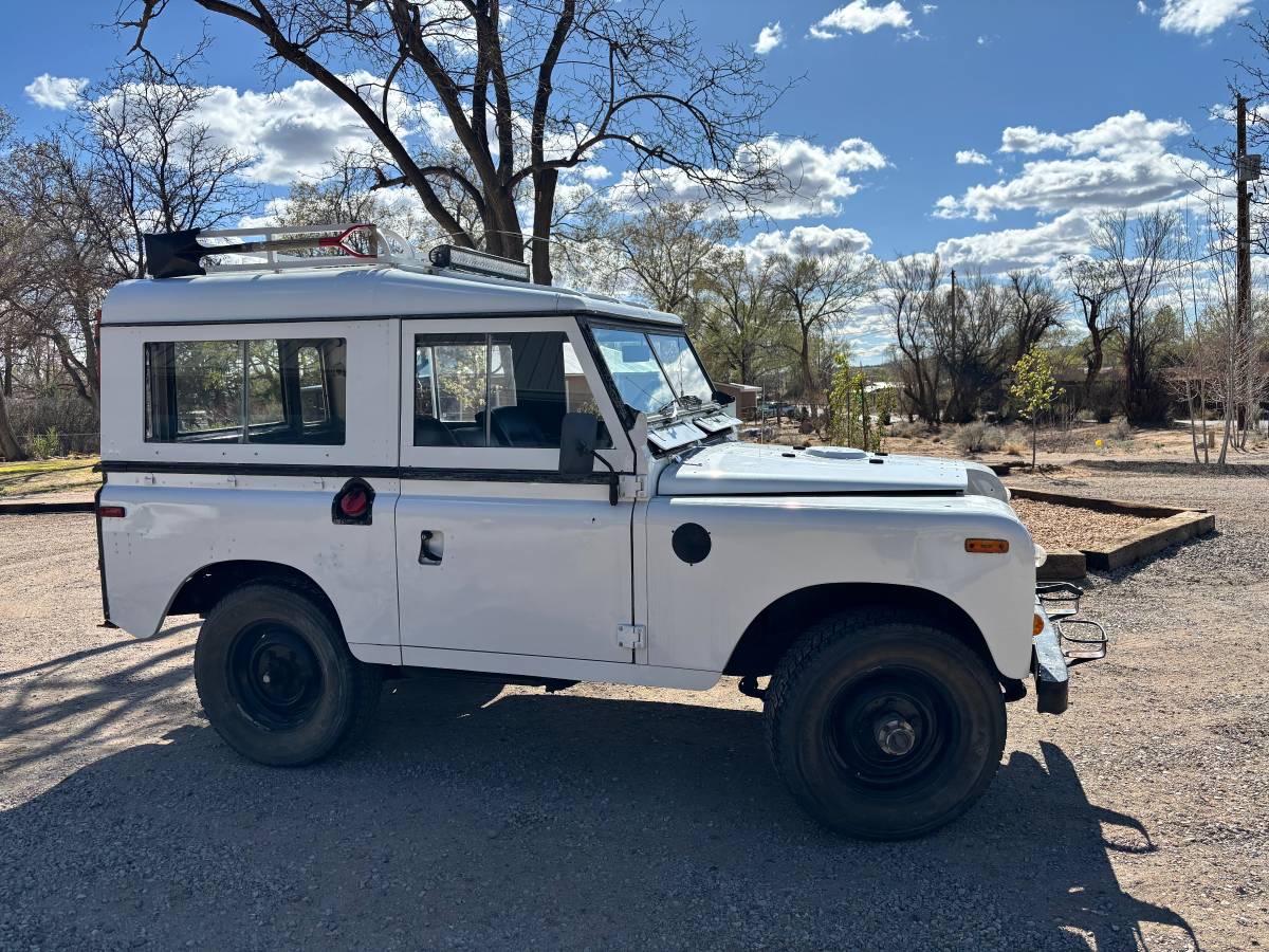 Land-rover-series-iii-1973-white-1