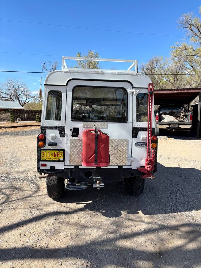 Land-rover-series-iii-1973-white-2