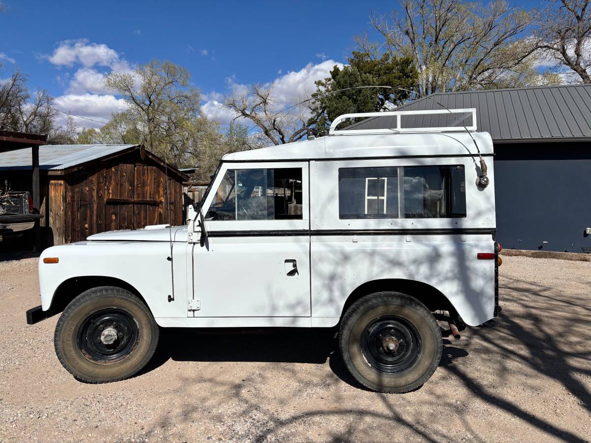 Land-rover-series-iii-1973-white-3