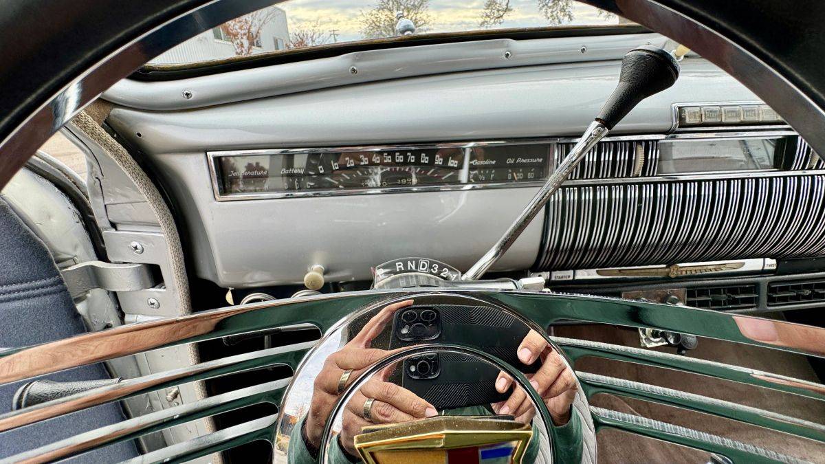 Lasalle-series-52-sedan-1940-silver-12