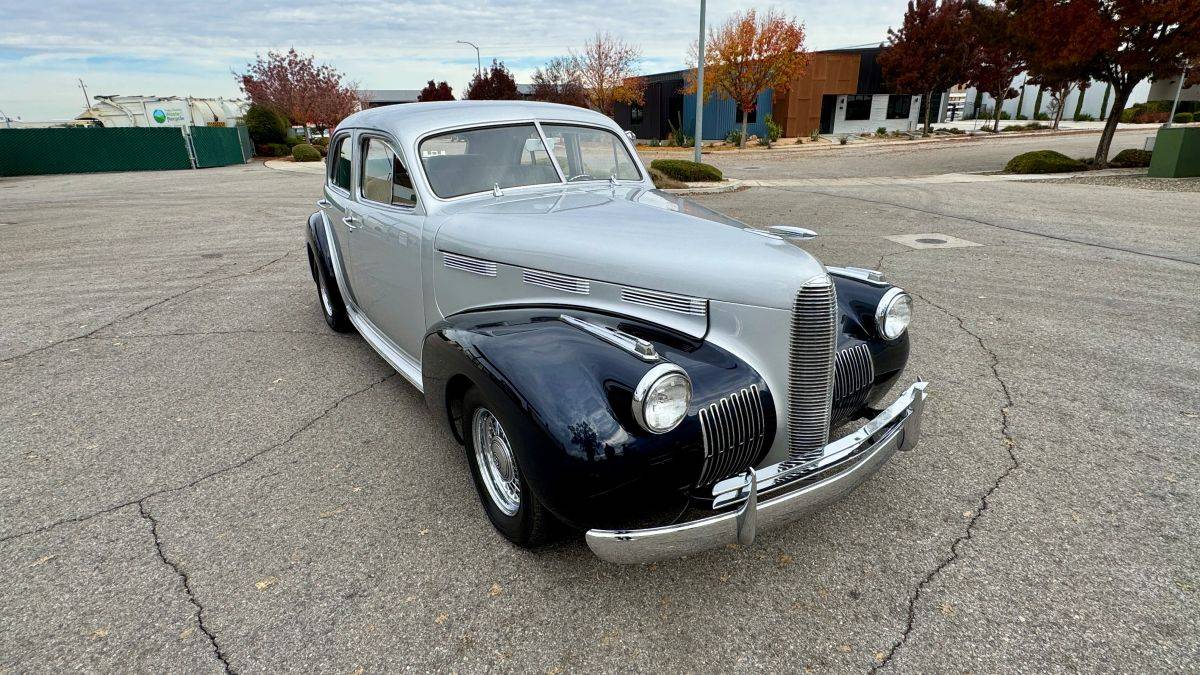 Lasalle-series-52-sedan-1940-silver-16