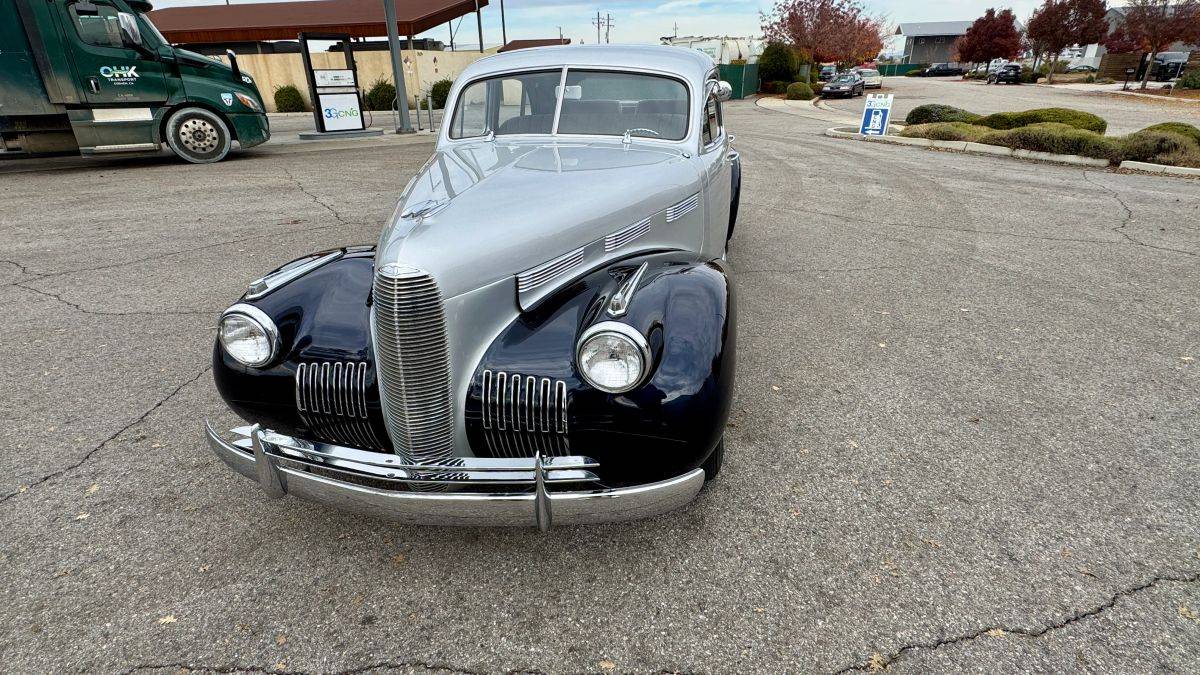 Lasalle-series-52-sedan-1940-silver-17