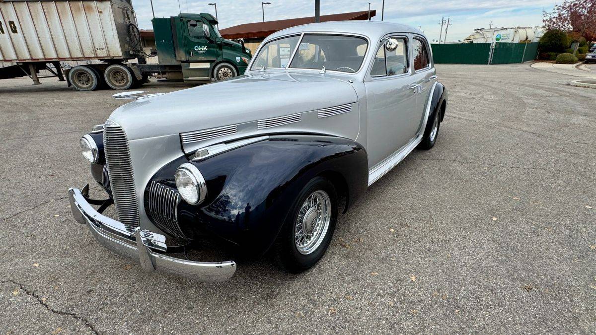 Lasalle-series-52-sedan-1940-silver-18