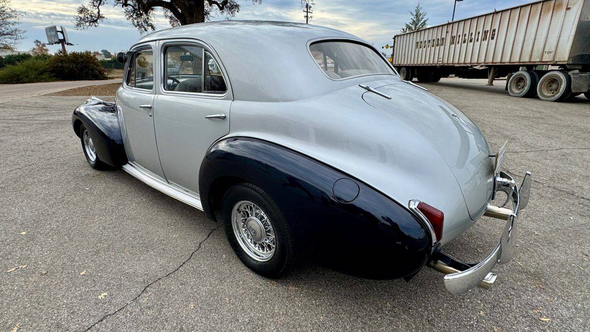 Lasalle-series-52-sedan-1940-silver-19