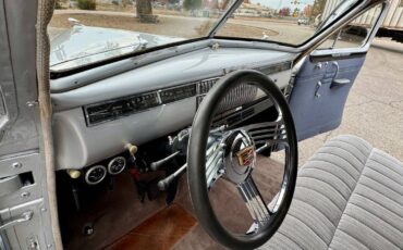 Lasalle-series-52-sedan-1940-silver-2