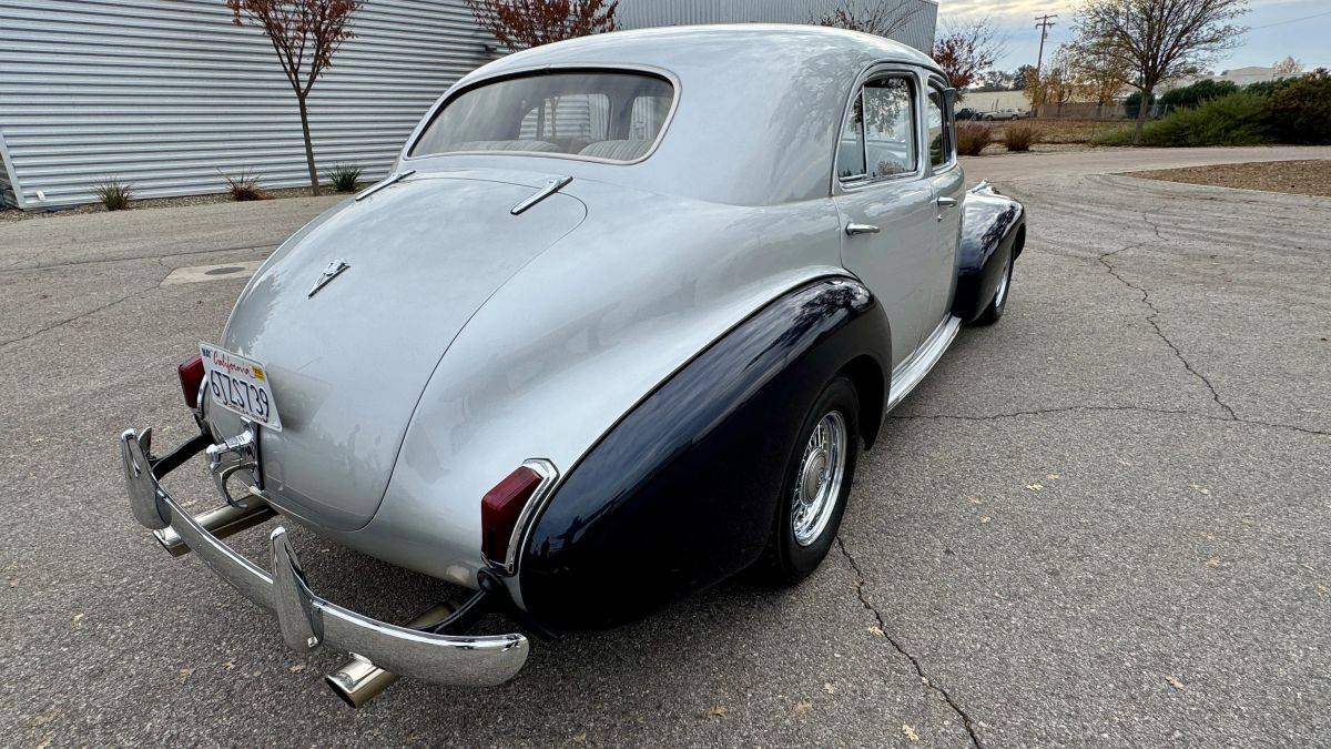 Lasalle-series-52-sedan-1940-silver-20