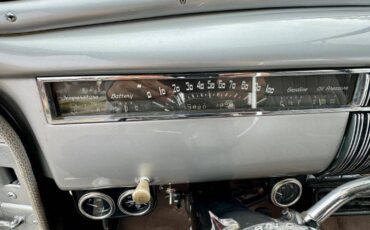 Lasalle-series-52-sedan-1940-silver-3