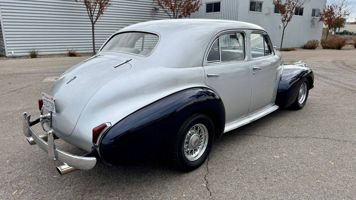 Lasalle-series-52-sedan-1940-silver-7
