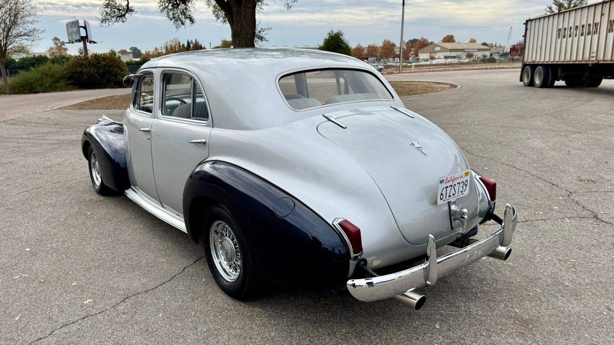 Lasalle-series-52-sedan-1940-silver-8