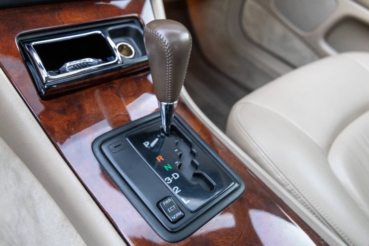 Lexus-LS-1996-Sedan-10