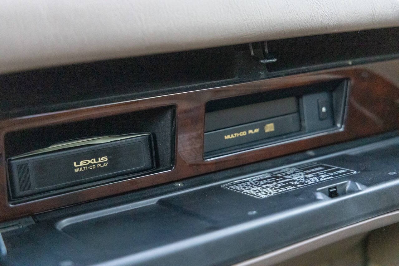 Lexus-LS-1996-Sedan-11