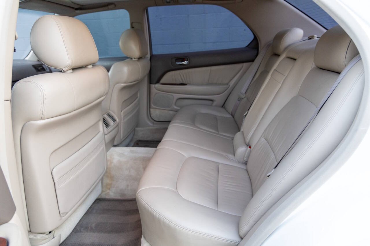 Lexus-LS-1996-Sedan-13