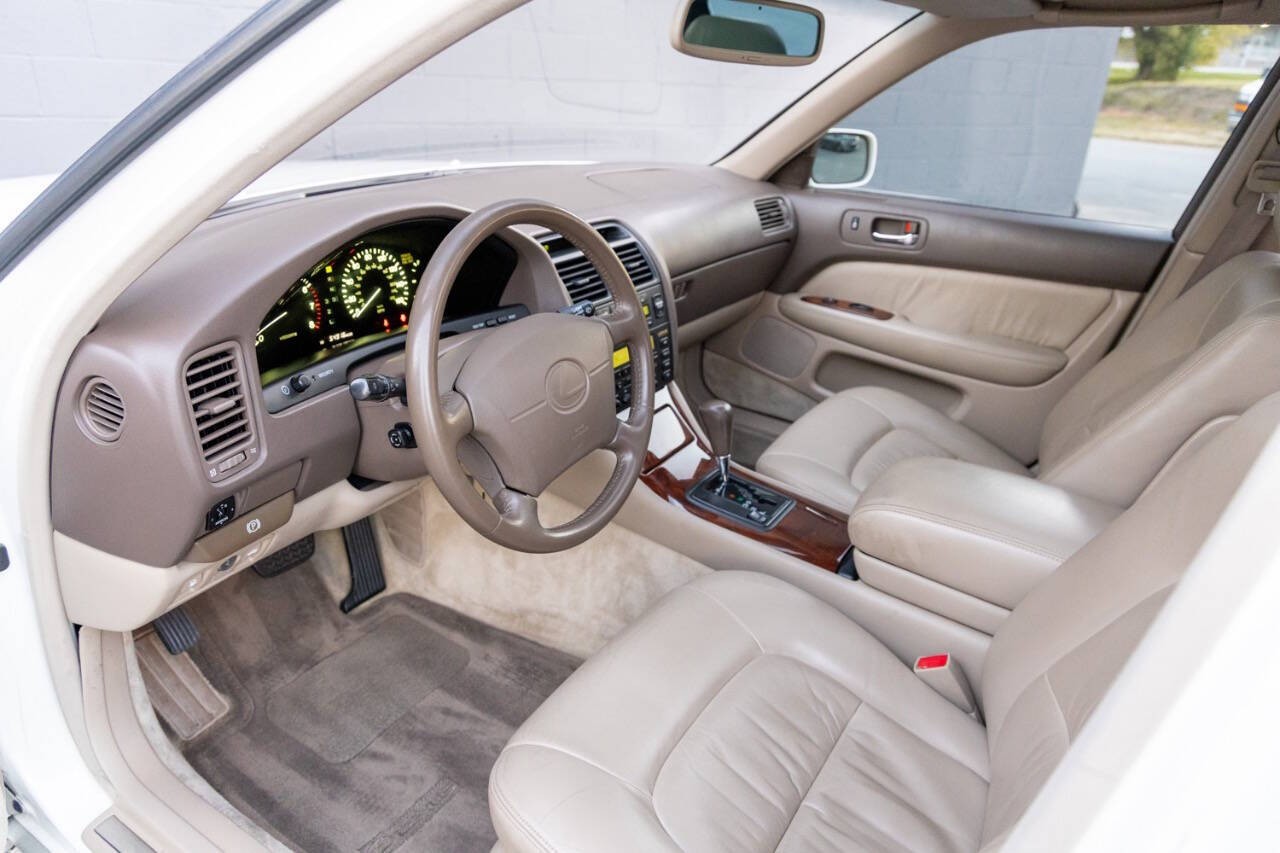 Lexus-LS-1996-Sedan-9