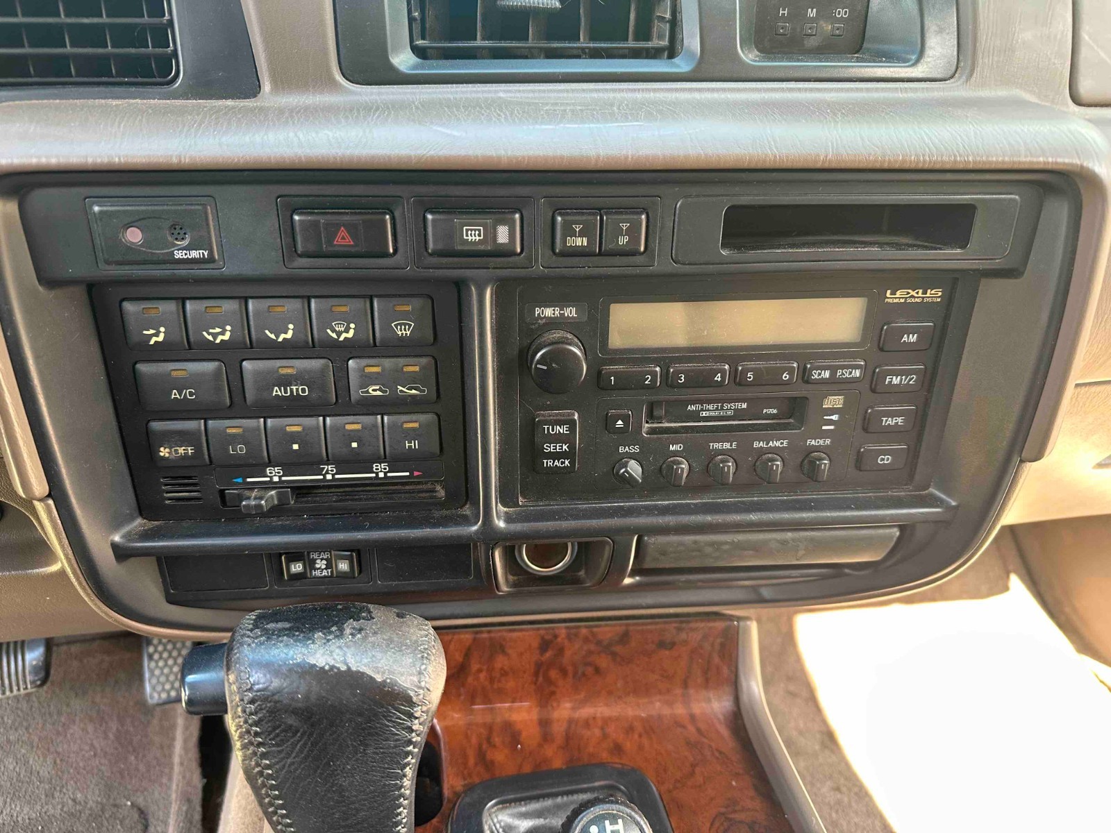 Lexus-LX-1996-SUV-12